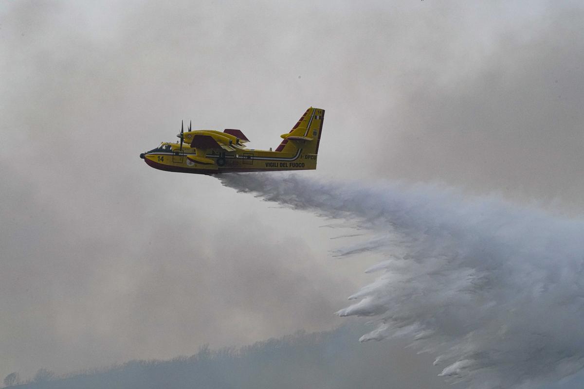 Italia pide ayuda para frenar los incendios en Cerdeña