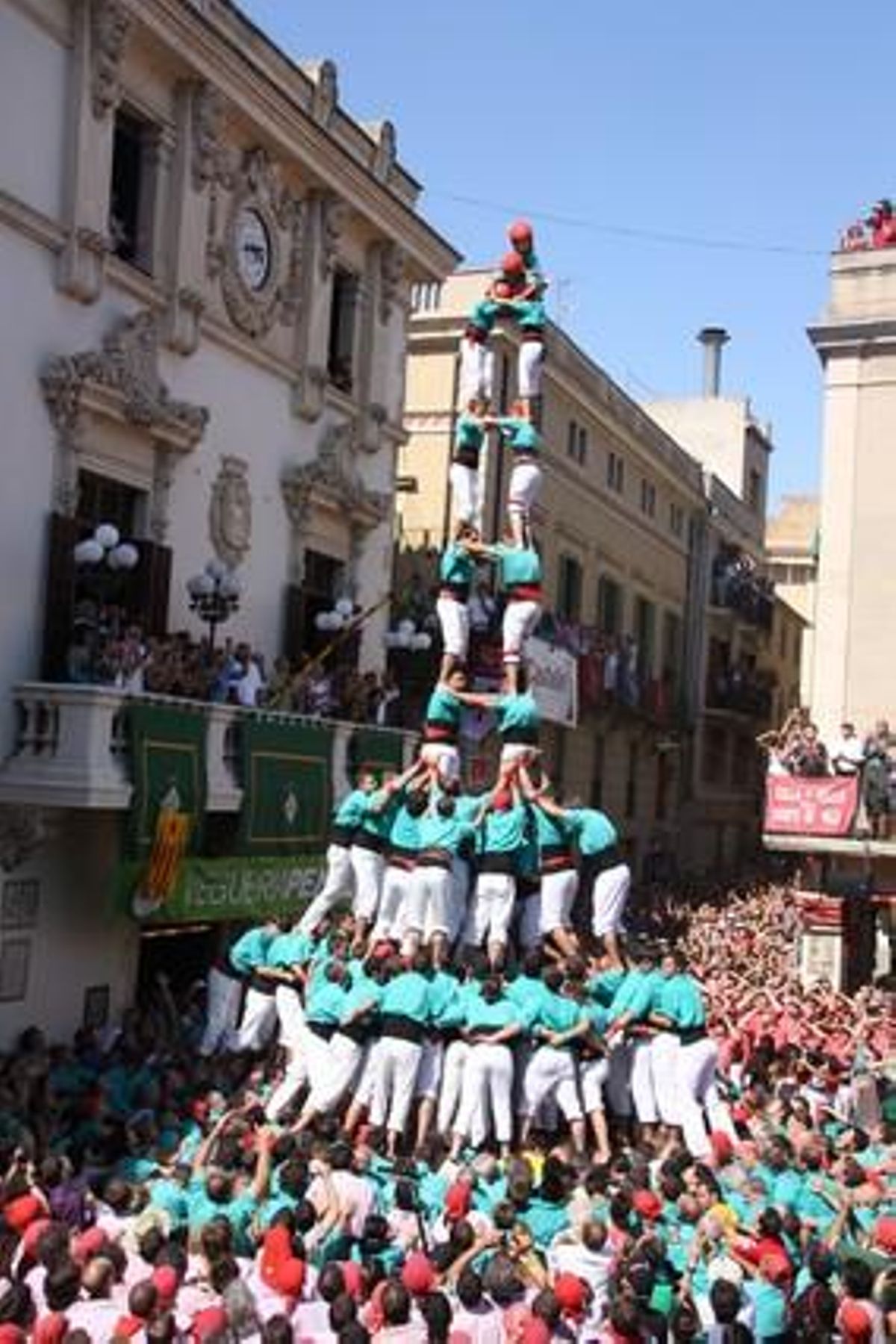 La colla de Vilafranca ha cargado unatorre de nou amb folre i manilles. La colla de Vilafranca ha cargado unatorre de nou amb folre i manilles.