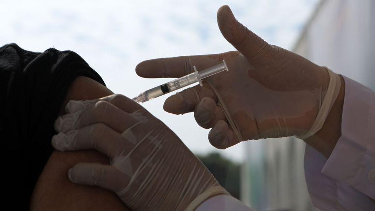 España pondrá la tercera dosis de la vacuna a 100.000 inmunodeprimidos España pondrá la tercera dosis de la vacuna a 100.000 inmunodeprimidos