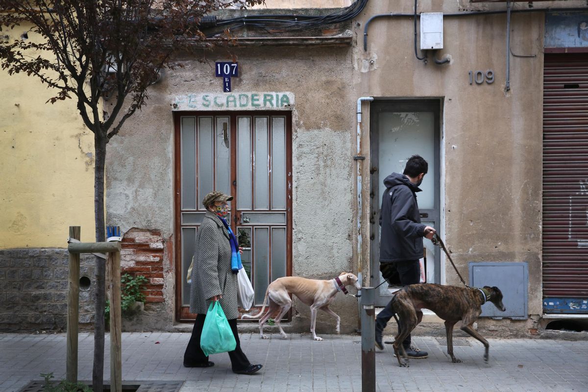 107 bis de la calle de Arenys, la vía principal del barrio. 107 bis de la calle de Arenys, la vía principal del barrio.