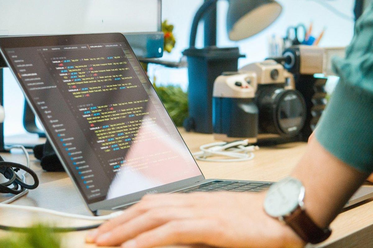 El 80% de estudiantes de desarrollo web y UX/UI tiene empleo en 90 días El 80% de estudiantes de desarrollo web y UX/UI tiene empleo en 90 días