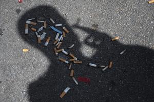 Catalunya estudia una taxa de 20 cèntims per cigarret per reciclar les burilles
