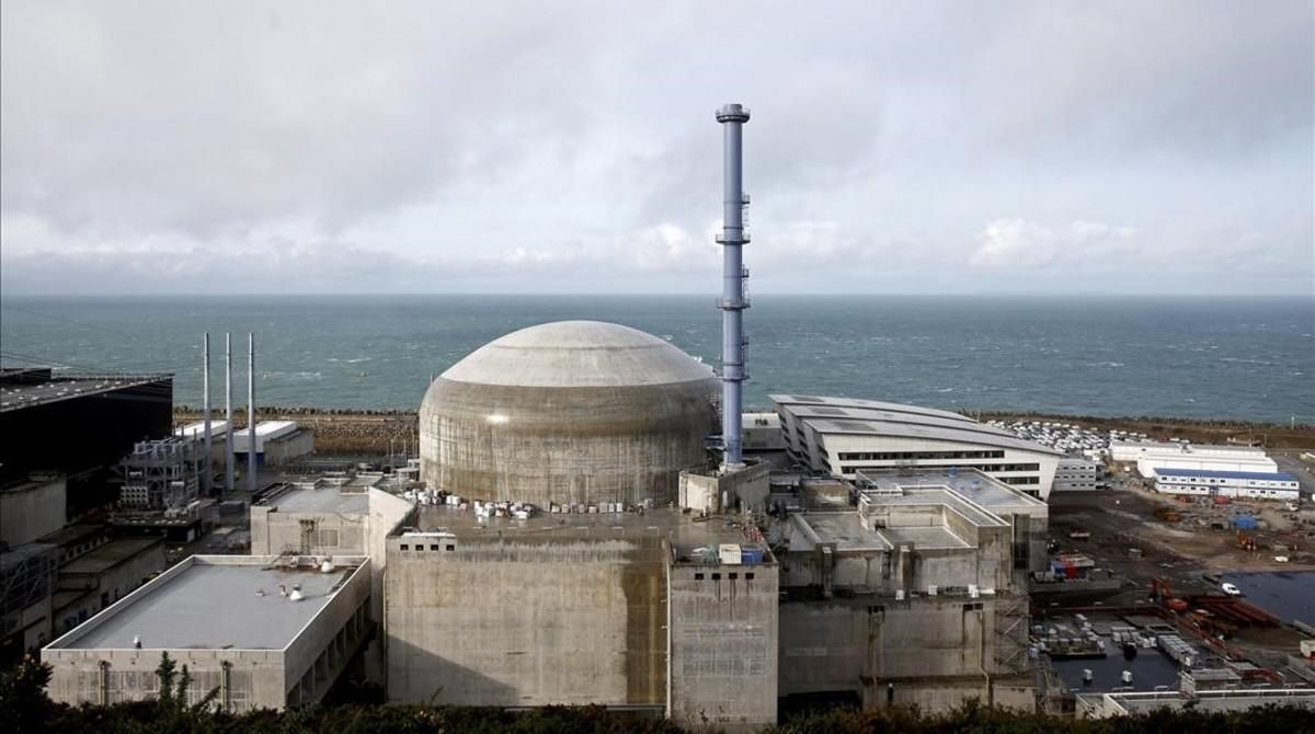 Central nuclear de Flamanville. Central nuclear de Flamanville.