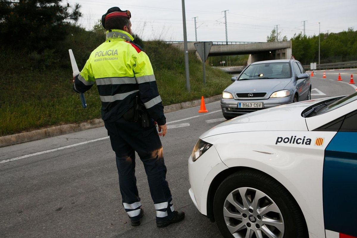 Control de los Mossos d’Esquadra, en una foto de archivo. Control de los Mossos d’Esquadra, en una foto de archivo.