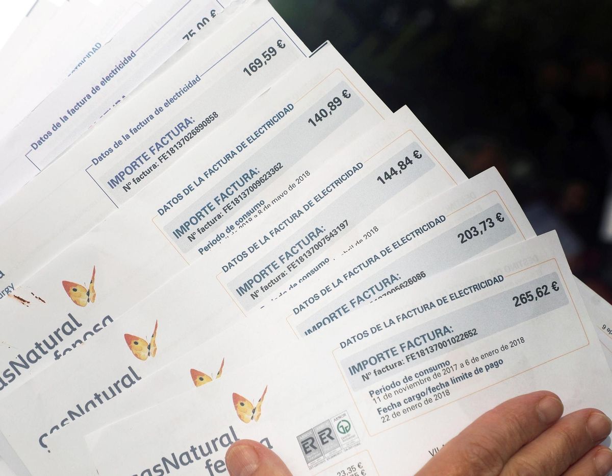 Por franjas horarias, el precio máximo para hoy se registrará entre la 20:00 y las 21:00 horas con 216,53 euros/MWh. EFE/Paco Paredes Por franjas horarias, el precio máximo para hoy se registrará entre la 20:00 y las 21:00 horas con 216,53 euros/MWh. EFE/Paco Paredes