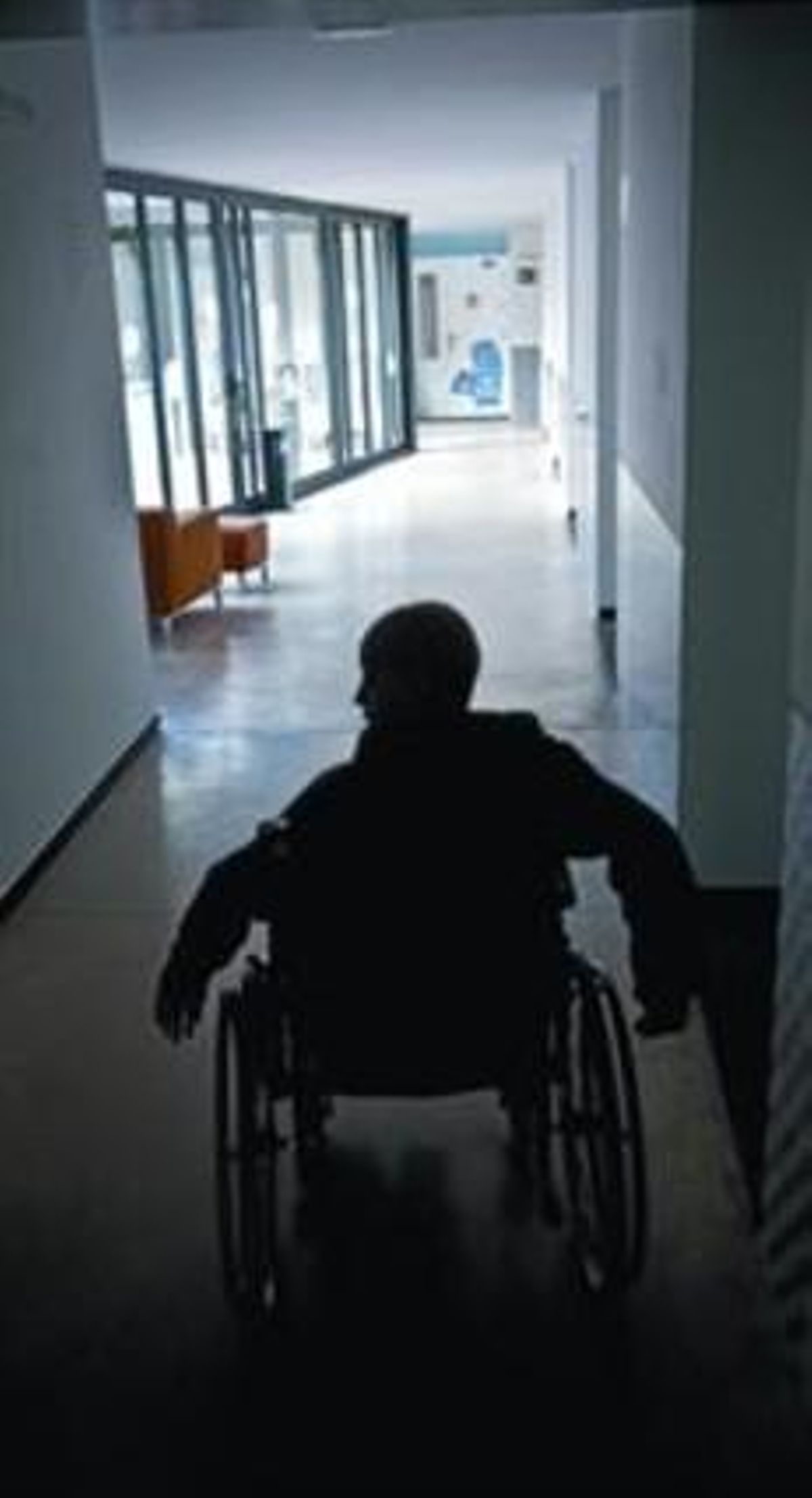 Un niño en una residencia para menores enfermos de cáncer. Un niño en una residencia para menores enfermos de cáncer.