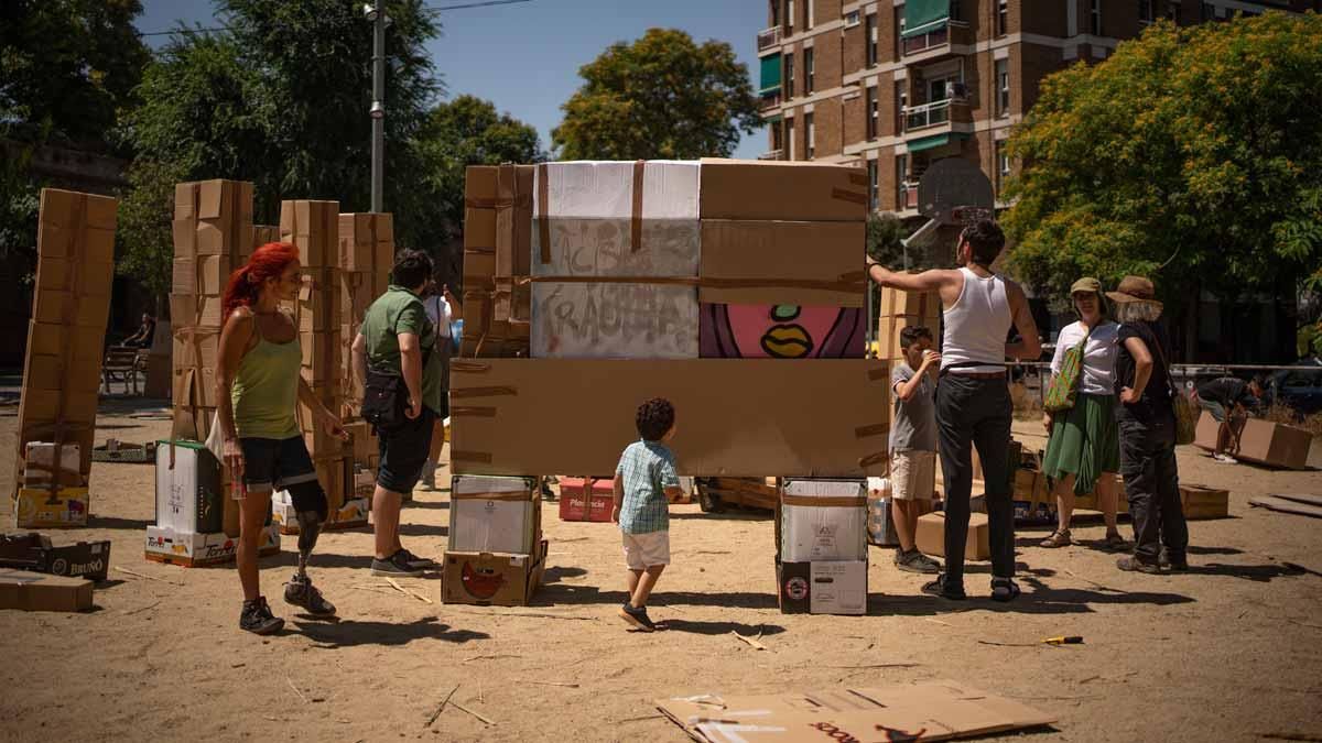 Acción para reivindicar vivienda pública en el solar de Drassanes, este mes de julio. Acción para reivindicar vivienda pública en el solar de Drassanes, este mes de julio.