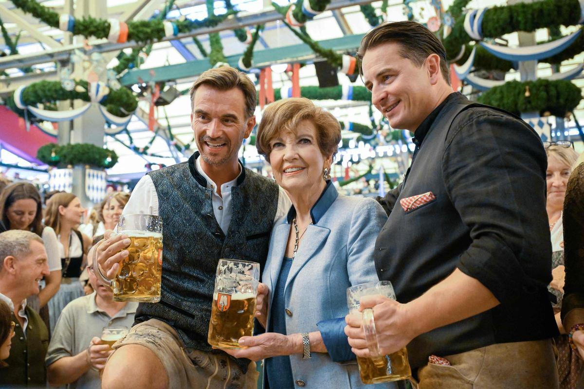 Mucha cerveza y diversión en el Oktoberfest de Múnich | FOTOS