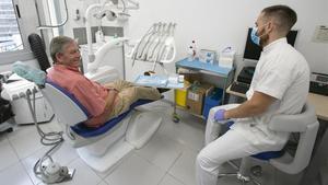 Un usuario es atendido en el servicio ya existente para la población más vulnerable, al que debe añadirse el dentista municipal.