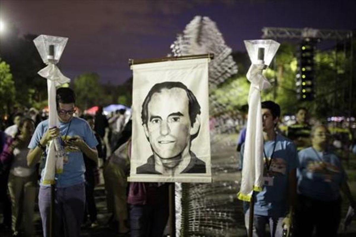 Homenaje por el 25º aniversario de la muerte del jesuita asesinado Ignacio Ellacuría, en El Salvador, en noviembre del 2014. Homenaje por el 25º aniversario de la muerte del jesuita asesinado Ignacio Ellacuría, en El Salvador, en noviembre del 2014.