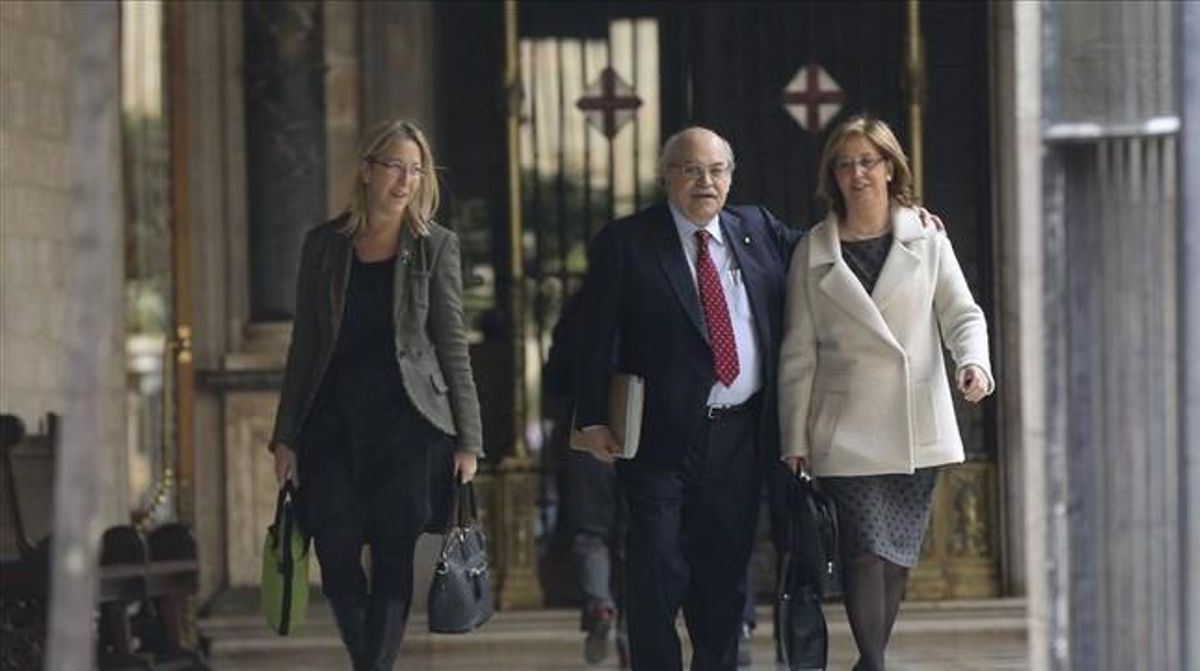 La consellera Irene Rigau, a la derecha, en el Palau de la Generalitat el 11 de marzo pasado. La consellera Irene Rigau, a la derecha, en el Palau de la Generalitat el 11 de marzo pasado.
