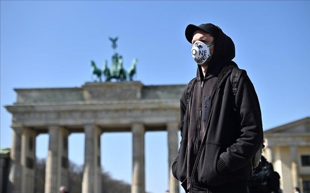 Protesta contra las fronteras externas de la UE en la Puerta de Brandeburgo en Berlín. Protesta contra las fronteras externas de la UE en la Puerta de Brandeburgo en Berlín.