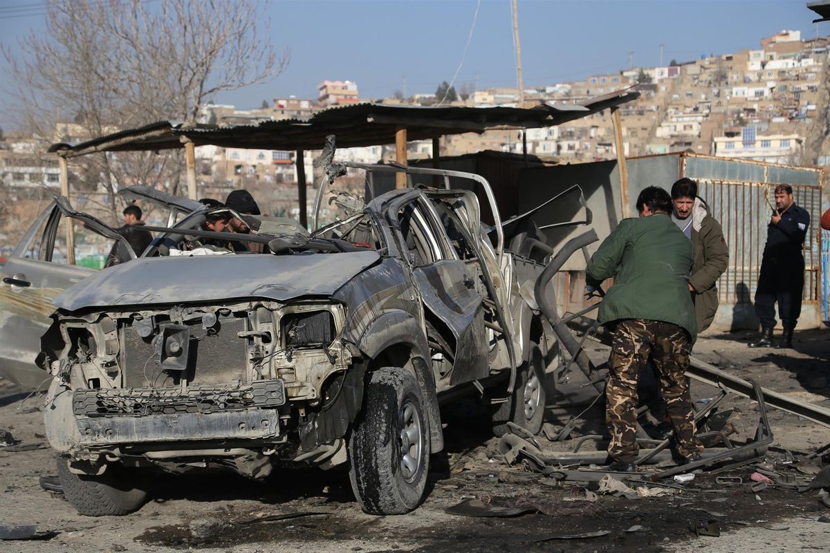 Atentado con coche bomba en Kabul, Afganistán. Atentado con coche bomba en Kabul, Afganistán.