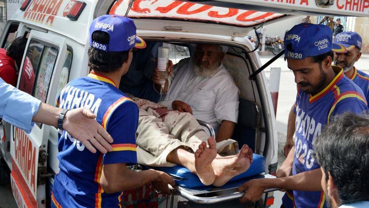 Imagen de archivo de servicios de emergencias tras la explosión de una bomba en Quetta, Baluchistán, Pakistán. Imagen de archivo de servicios de emergencias tras la explosión de una bomba en Quetta, Baluchistán, Pakistán.