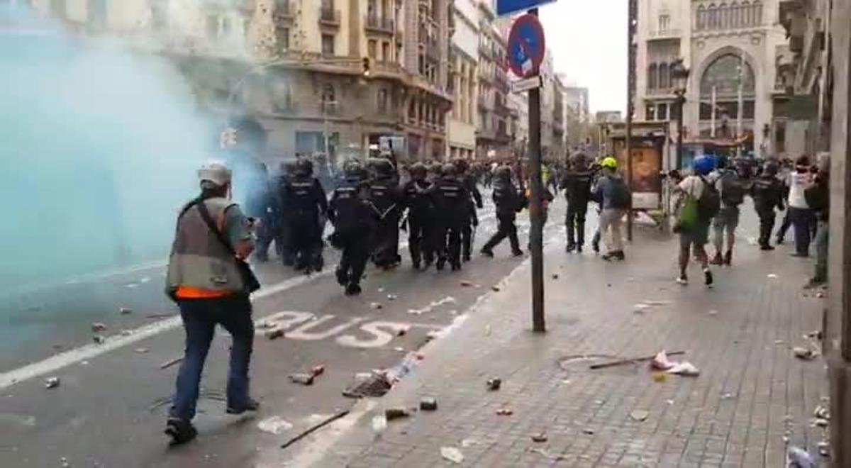 Carga policial en Via Laietana.