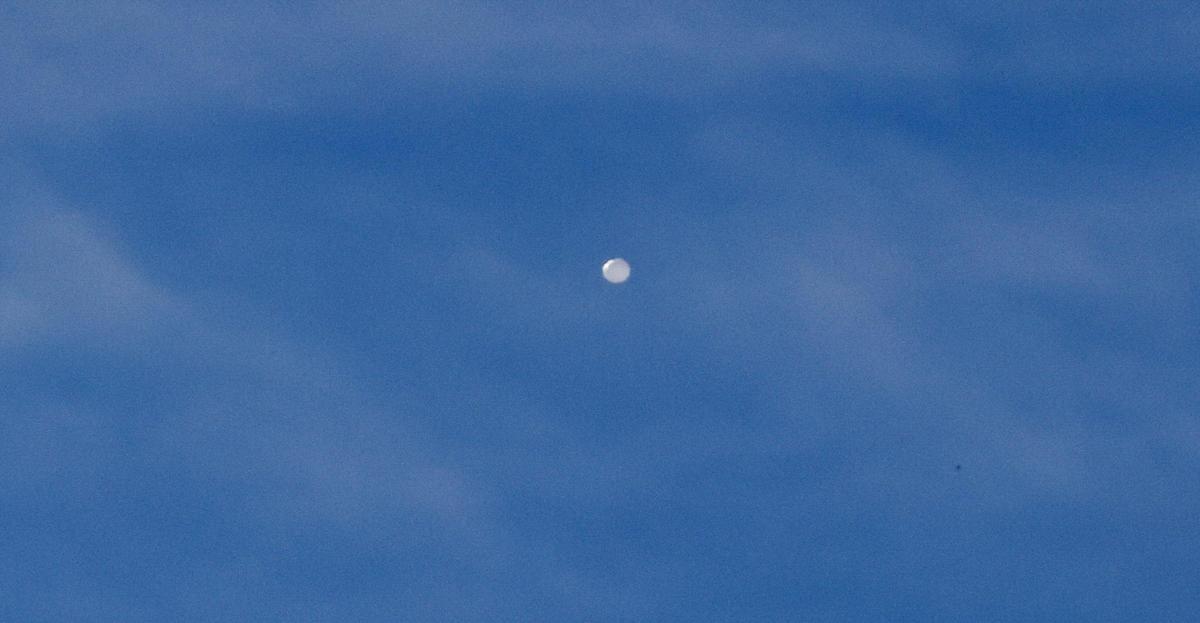 Fotografía fechada el 4 de febrero de 2023 del globo espía chino detectado en el espacio aéreo estadounidense, en Charlotte (EE.UU.). EFE/Nell Redmond Fotografía fechada el 4 de febrero de 2023 del globo espía chino detectado en el espacio aéreo estadounidense, en Charlotte (EE.UU.). EFE/Nell Redmond