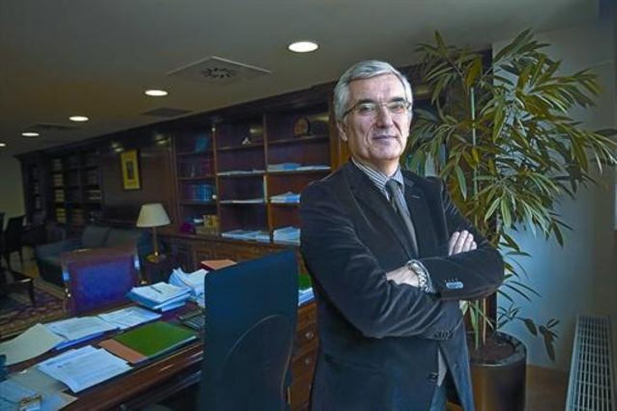 Gonzalo David García de Castro, en su despacho, en la delegación especial de Hacienda en Catalunya. Gonzalo David García de Castro, en su despacho, en la delegación especial de Hacienda en Catalunya.