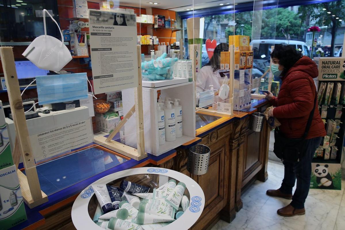 Metges i infermeres s'oposen a la realització de tests d'antígens a les farmàcies