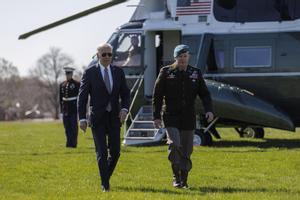 Biden anuncia otros 800 millones en ayuda militar a Ucrania y el veto de barcos de Rusia en EEUU