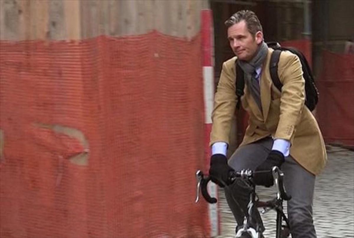 Iñaki Urdangarin, en bicicleta por Ginebra. Iñaki Urdangarin, en bicicleta por Ginebra.