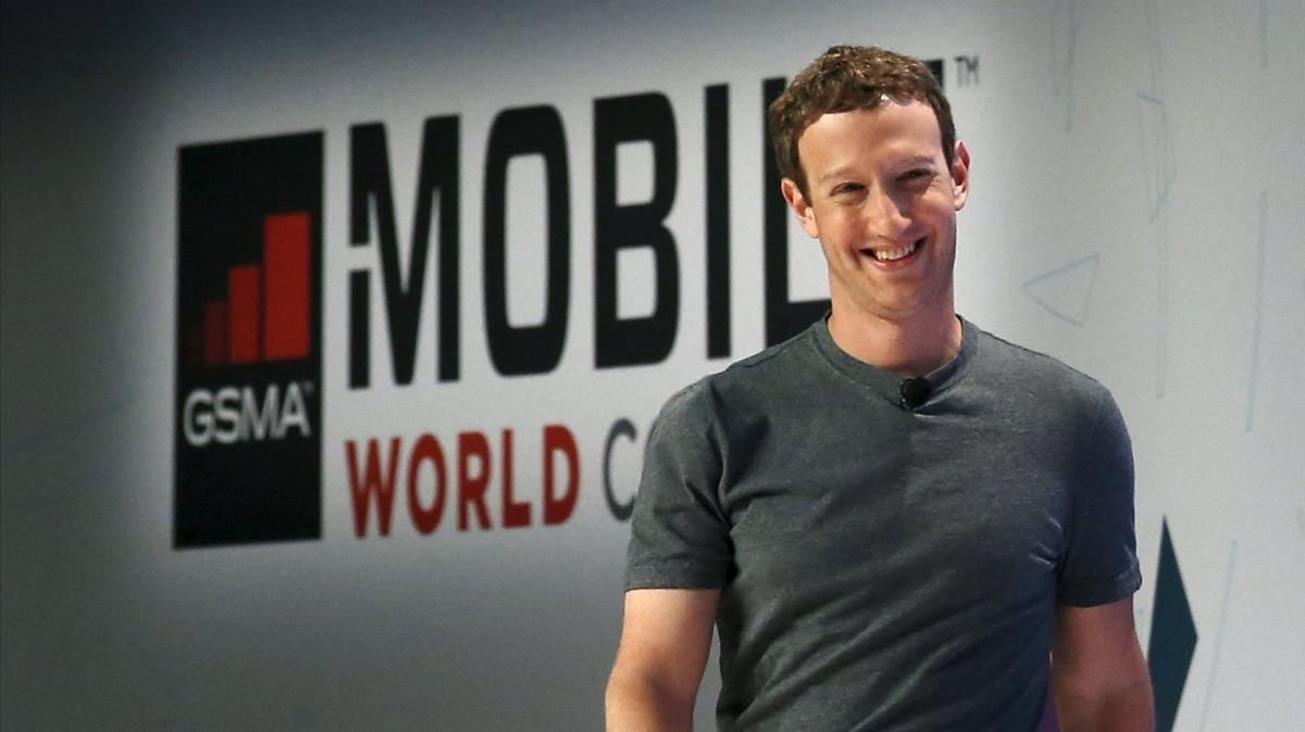 Mark Zuckerberg founder of Facebook arrives for a keynote speech during the Mobile World Congress in Barcelona Spain February 22 2016 REUTERS Albert Gea Mark Zuckerberg founder of Facebook arrives for a keynote speech during the Mobile World Congress in Barcelona Spain February 22 2016 REUTERS Albert Gea