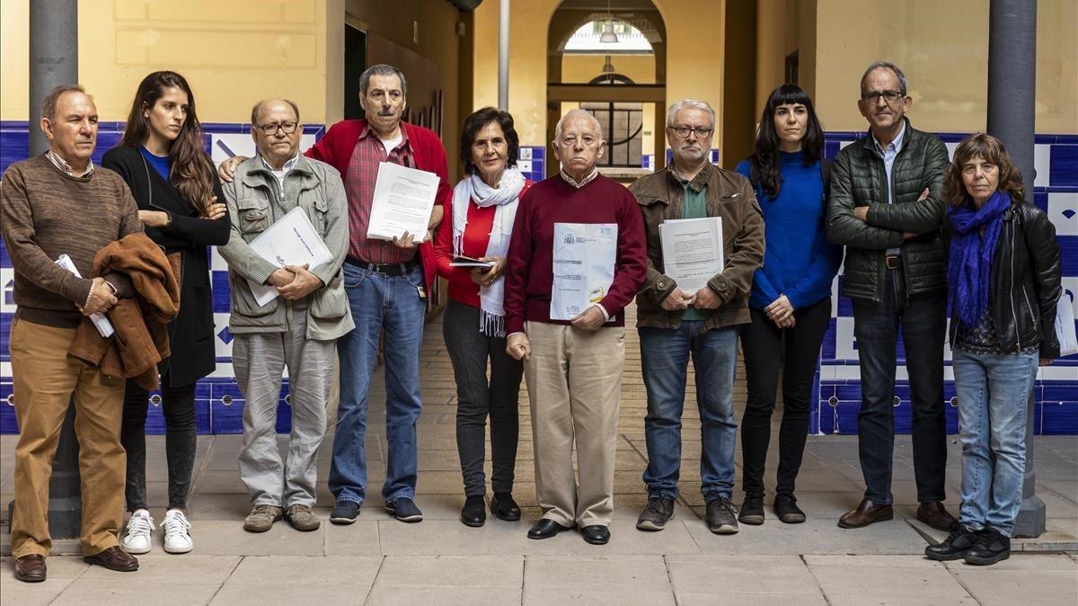 Los seis denunciantes de torturas junto a sus abogadas y representantes de la plataforma de apoyo a la ’querella argentina’