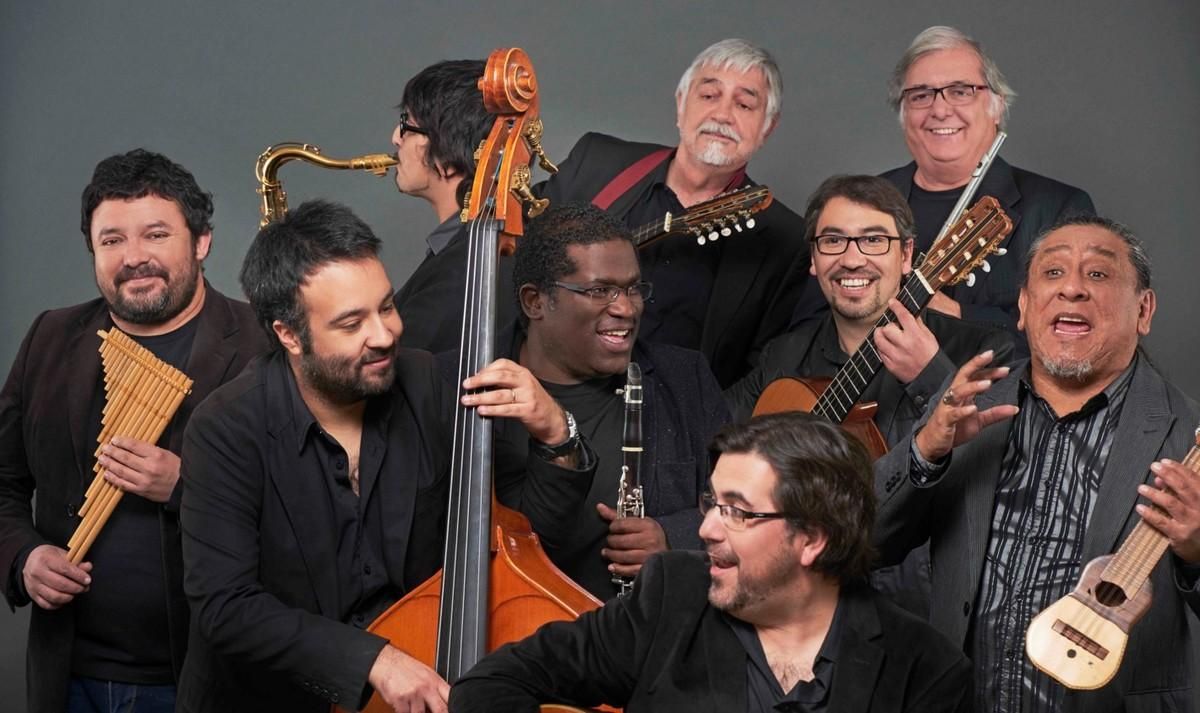El histórico grupo de folk chileno Inti-Illimani. El histórico grupo de folk chileno Inti-Illimani.