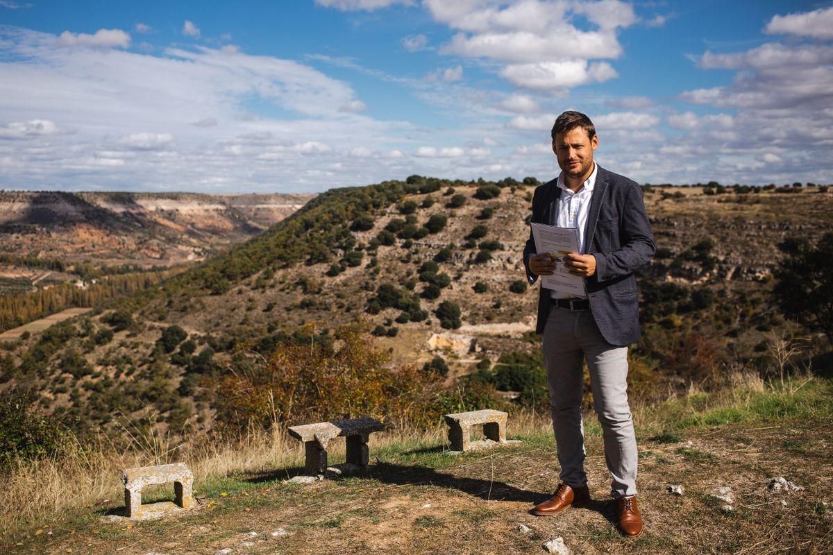 Álvaro Vara, alcalde de Gajanejos, en la meseta donde se desarrolló la batalla. Álvaro Vara, alcalde de Gajanejos, en la meseta donde se desarrolló la batalla.