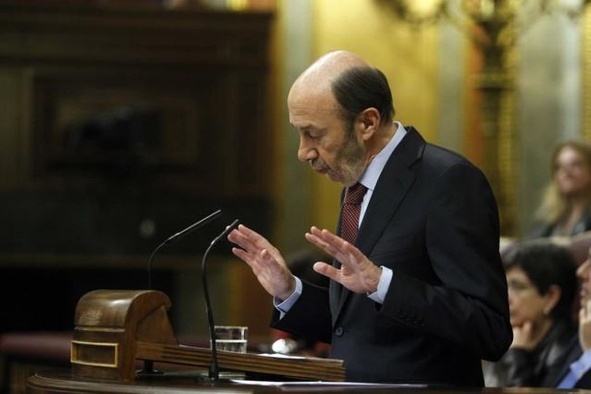 Alfredo Pérez Rubalcaba critica la gestión de Rajoy en el debate sobre el estado de la nación. Alfredo Pérez Rubalcaba critica la gestión de Rajoy en el debate sobre el estado de la nación.