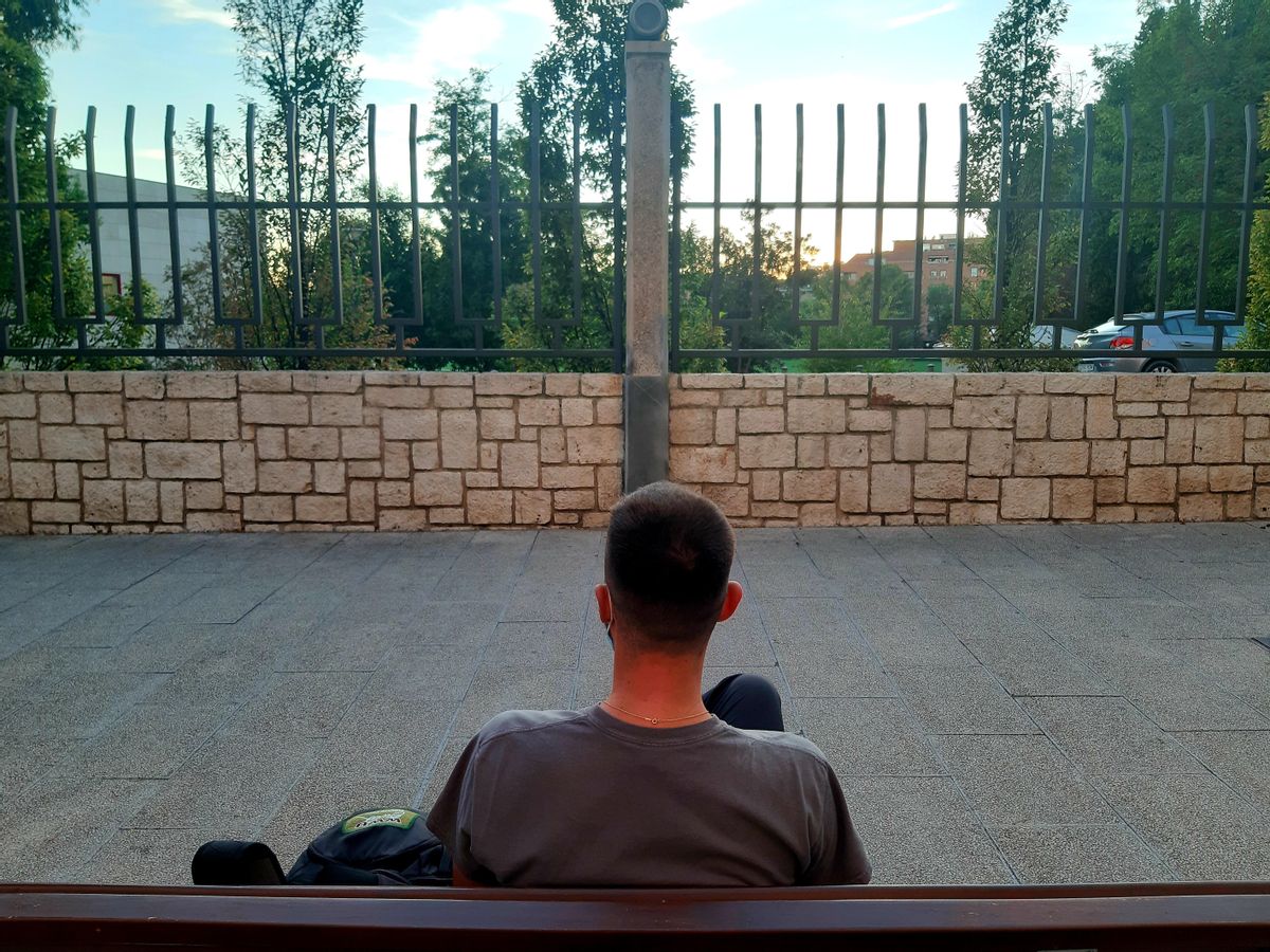 Roberto M., madrileño de 23 años, continúa esperando a que su título universitario de EEUU quede homologado en España para empezar a trabajar en la docencia. Roberto M., madrileño de 23 años, continúa esperando a que su título universitario de EEUU quede homologado en España para empezar a trabajar en la docencia.