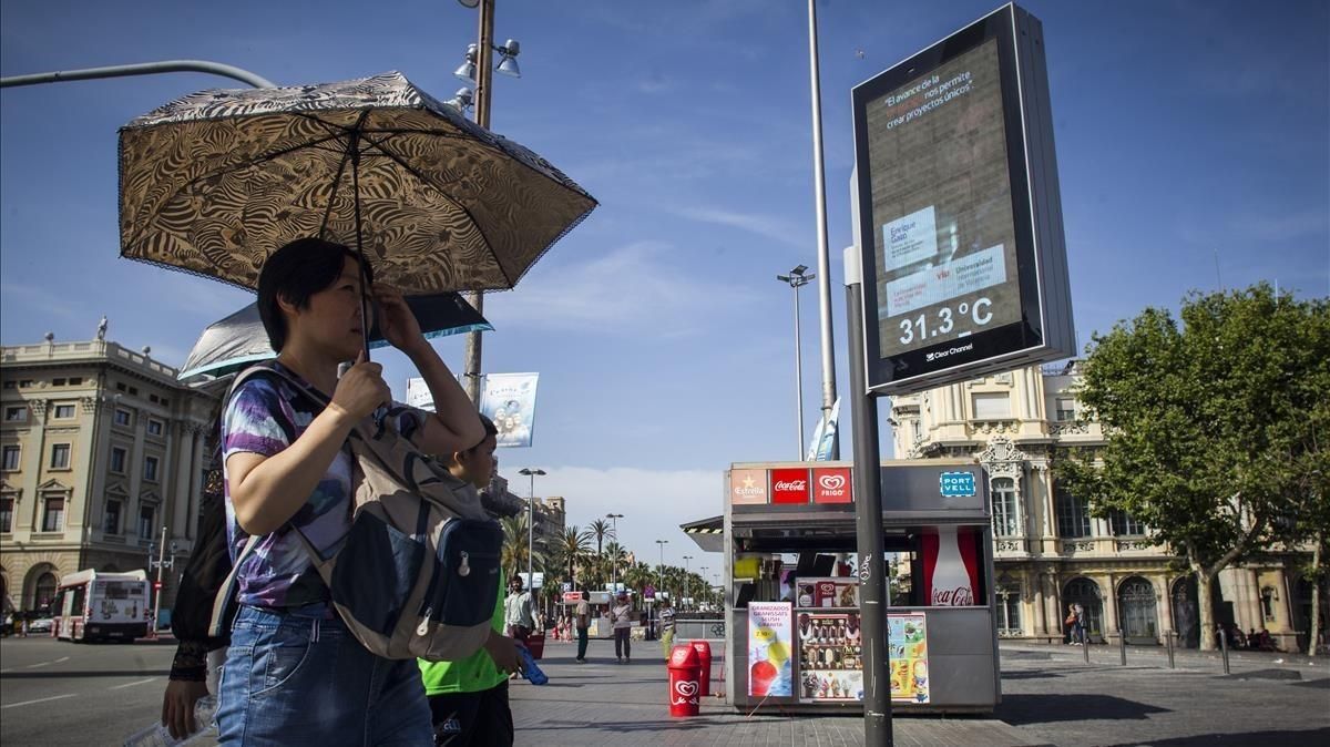 Ola de calor en el 2017 en la zona del Port Vell de Barcelona. Ola de calor en el 2017 en la zona del Port Vell de Barcelona.
