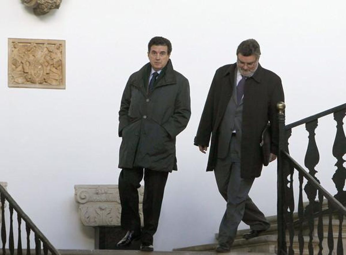 El expresidente balear Jaume Matas (izquierda), acompañado de su abogado, Miquel Arbona. El expresidente balear Jaume Matas (izquierda), acompañado de su abogado, Miquel Arbona.