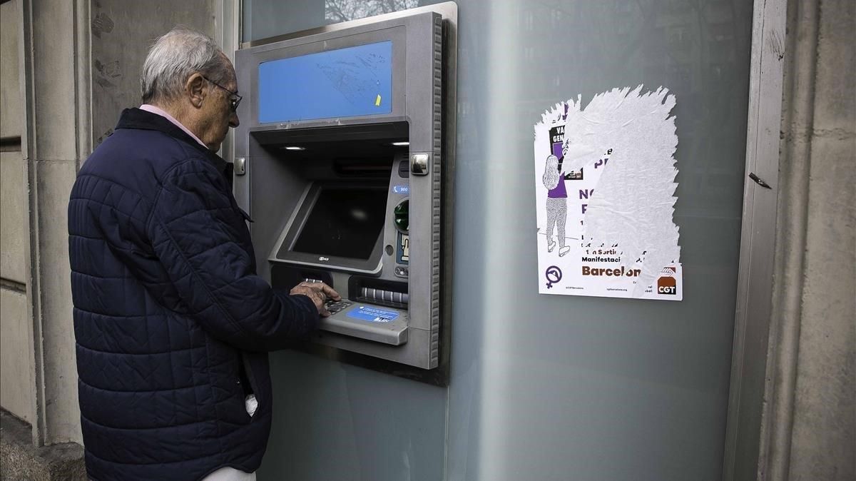 Alerta per l'increment d'estafes a gent gran a Catalunya Alerta per l'increment d'estafes a gent gran a Catalunya