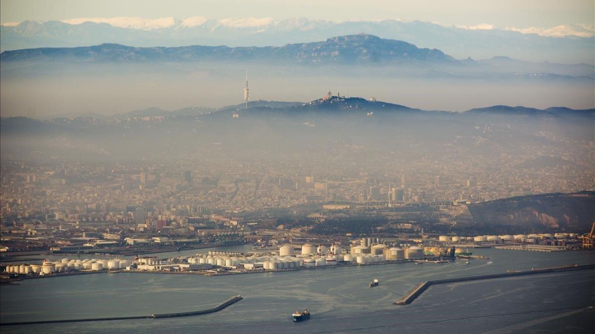 Imagen de Barcelona en un día de fuerte contaminación.