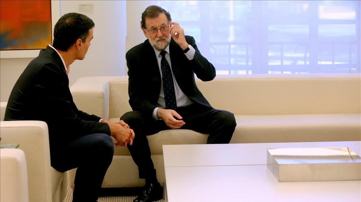 Sánchez reitera a Rajoy que negociï "immediatament" amb Puigdemont Sánchez reitera a Rajoy que negociï "immediatament" amb Puigdemont