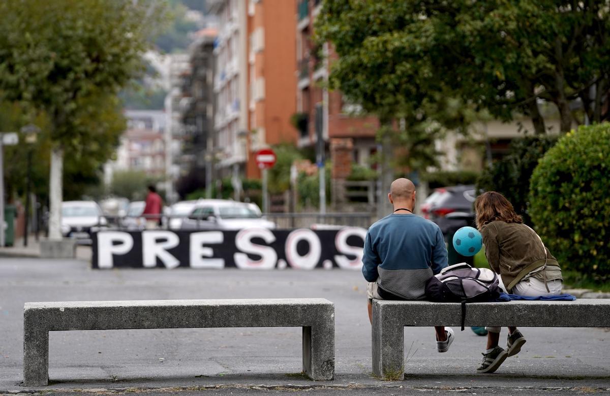 Pintada en apoyo a los presos de ETA en Plentzia, Vizcaya. Pintada en apoyo a los presos de ETA en Plentzia, Vizcaya.
