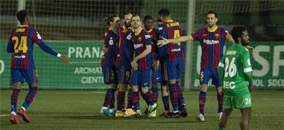 Los jugadores del Barcelona celebran el tanto de Dembélé en la prórroga Los jugadores del Barcelona celebran el tanto de Dembélé en la prórroga
