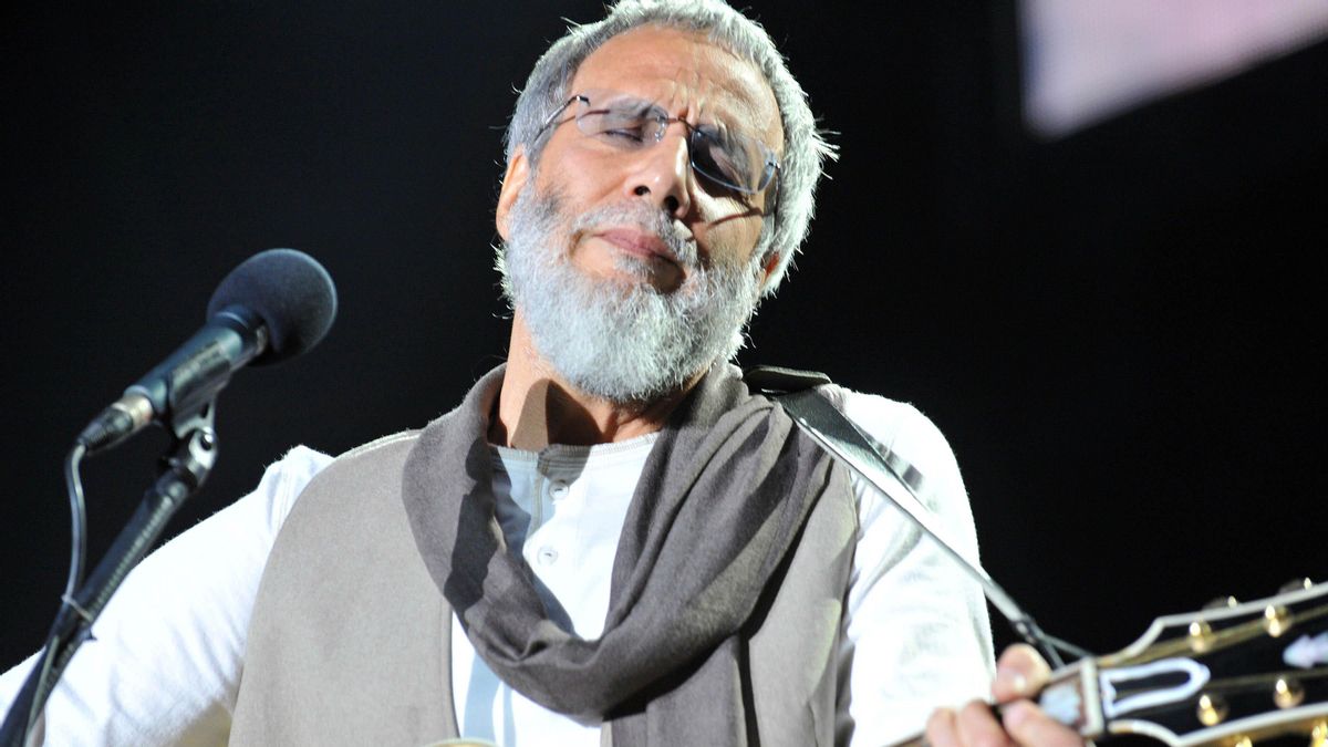 El cantautor y multinstrumentista británico Cat Stevens se convirtió al islamismo en 1977 y cambió su nombre por Yusuf Islam. El cantautor y multinstrumentista británico Cat Stevens se convirtió al islamismo en 1977 y cambió su nombre por Yusuf Islam.