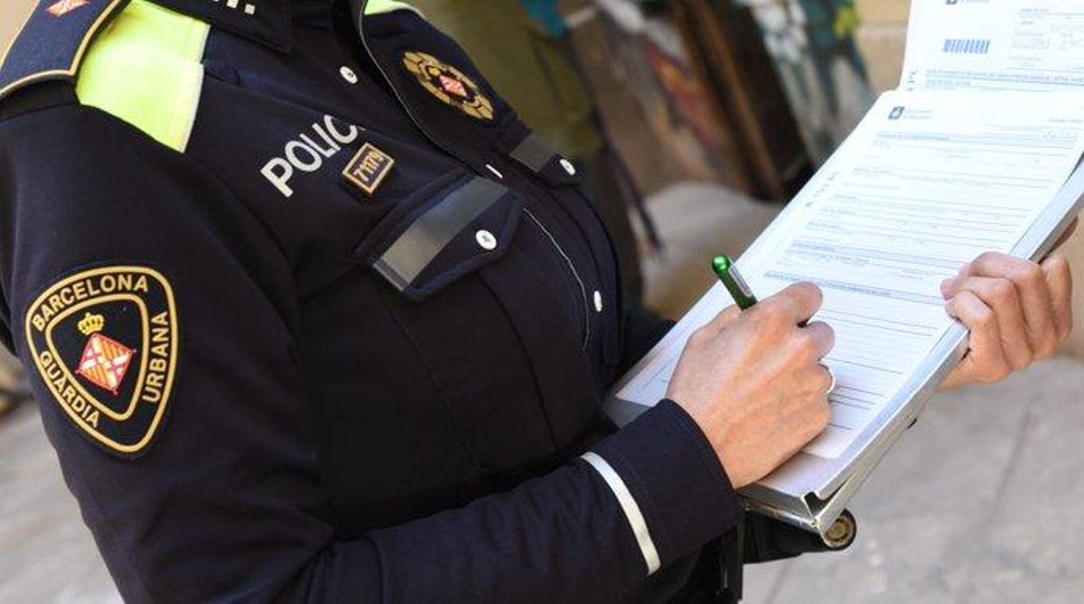 Un agente de la Guàrdia Urbana. Un agente de la Guàrdia Urbana.