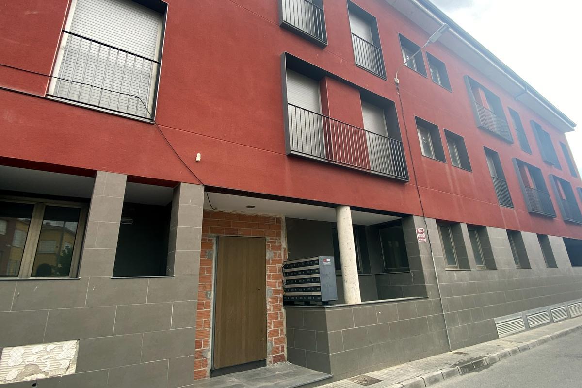 El bloque de pisos de la calle Girona de Caldes de Malavella que fue objeto de intento de ocupación.