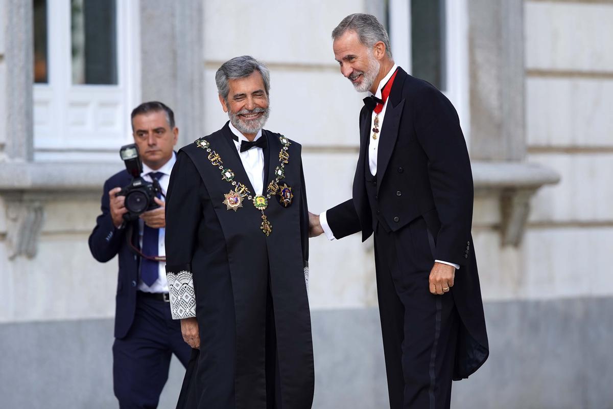  S.M El Rey Don Felipe VI junto a Carlos Lesmes antes del acto de apertura del Año Judicial. 