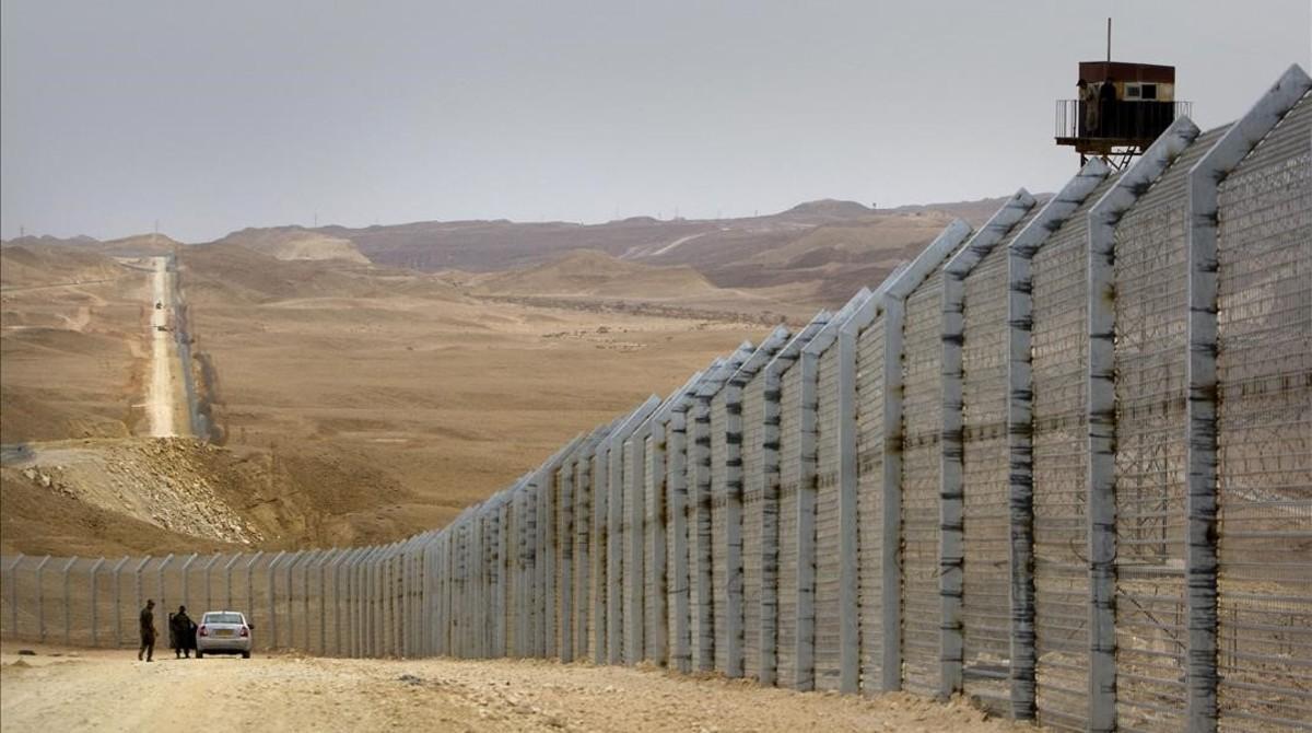 Com a mínim 70 murs fronterers separen més que mai els països a tot el món