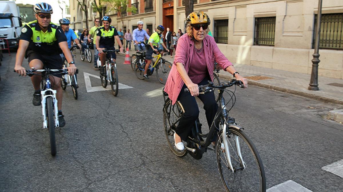 La alcaldesa de Madrid, Manuela Carmena, durante su participación en un acto para promocionar el uso de la bicicleta con motivo de la Semana de la Movilidad.