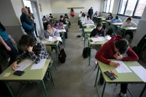 Alumnos de bachillerato en un instituto de Gijón, durante el pasado curso escolar