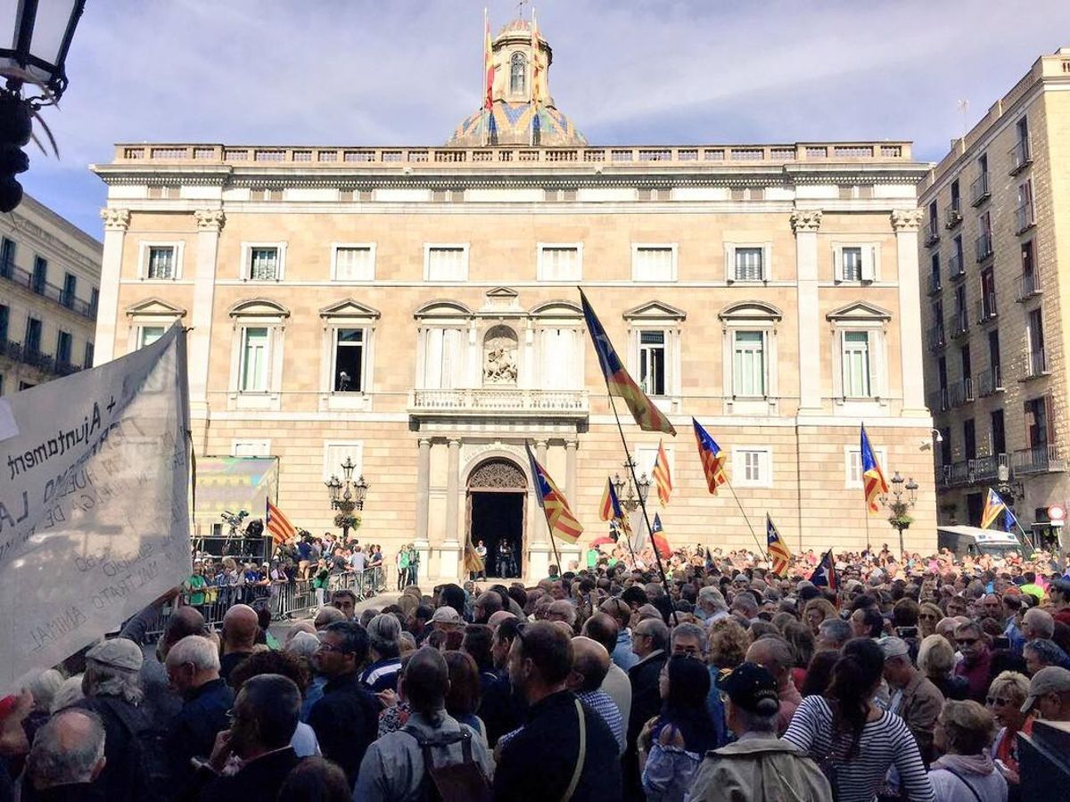 Cada català 'deu' 10.389 euros de mitjana Cada català 'deu' 10.389 euros de mitjana