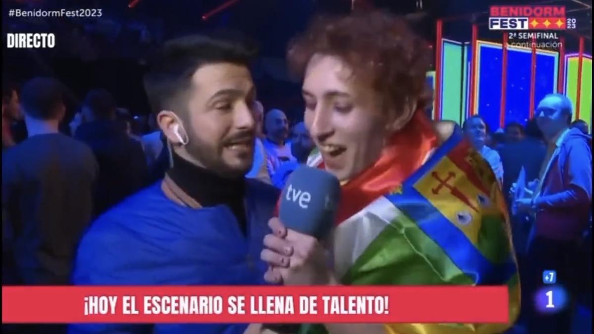 El reportero de TVE Javier Erro, acosado en directo por una persona del público en el 'Benidorm Fest' El reportero de TVE Javier Erro, acosado en directo por una persona del público en el 'Benidorm Fest'
