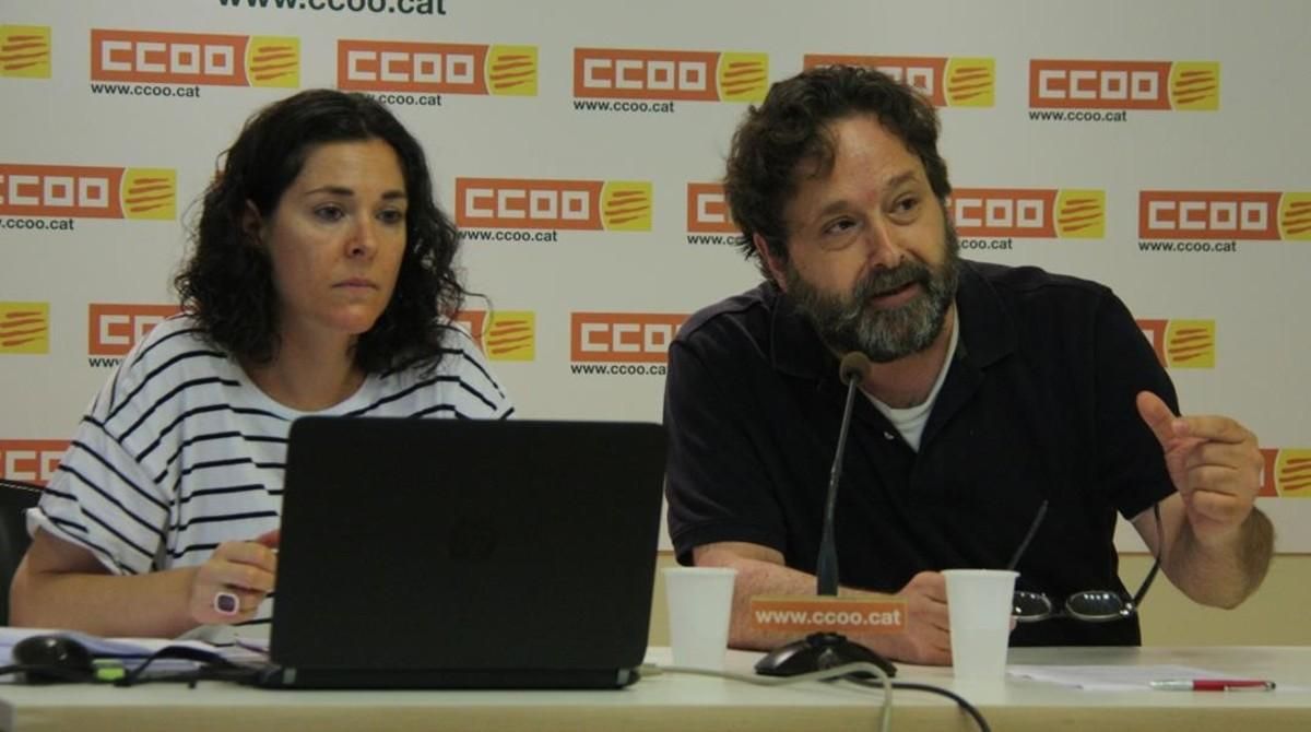 Romina Garcia y Ricard Bellera, dirigentes de CCOO de Catalunya, durante la presnetación del informe sobre la pobreza en el trabajo. Romina Garcia y Ricard Bellera, dirigentes de CCOO de Catalunya, durante la presnetación del informe sobre la pobreza en el trabajo.