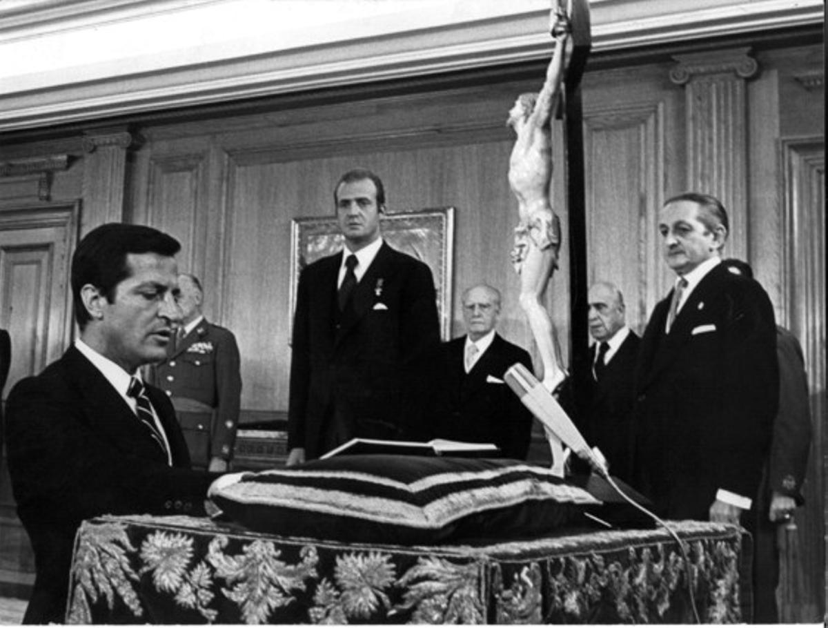 5 de julio de 1976: Suárez jura como presidente del Gobierno en el Palacio de la Zarzuela.