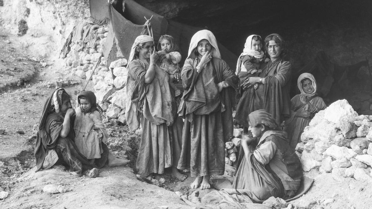 Las fotos del padre Ubach que inmortalizaron el mundo bíblico