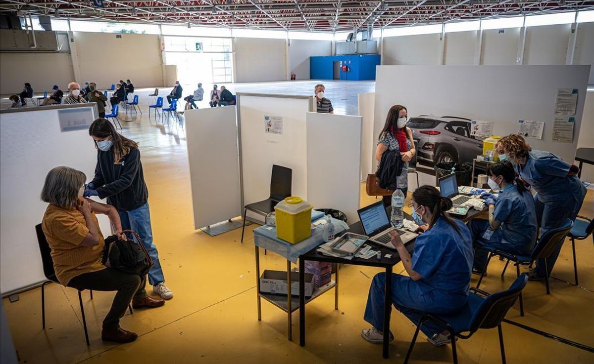 Dispositivo de vacunación en la Fira de Cornellà, el pasado 3 de abril. Dispositivo de vacunación en la Fira de Cornellà, el pasado 3 de abril.